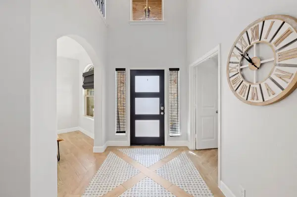 208 Arrezo LN, Georgetown, TX 78628