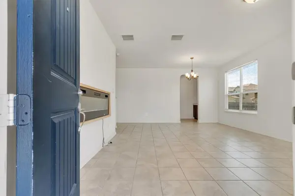 401 Briarfield DR, Seguin, TX 78155