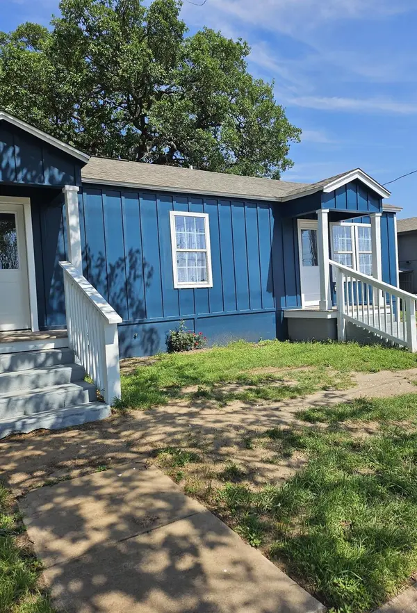 105 N Rhomberg ST, Burnet, TX 78611