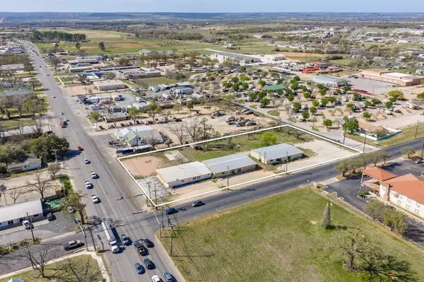 702 S Washington HWY, Fredericksburg, TX 78624