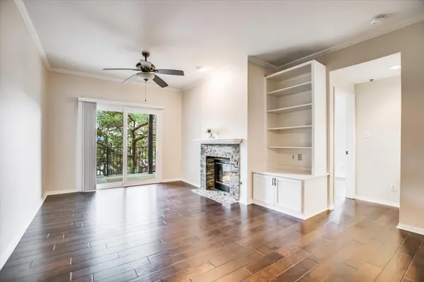 1741 Spyglass DR #2-104, Austin, TX 78746