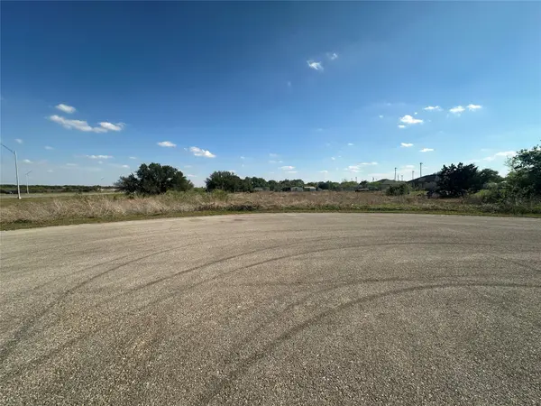 320 & 330 E Tomlinson ST, Florence, TX 76527