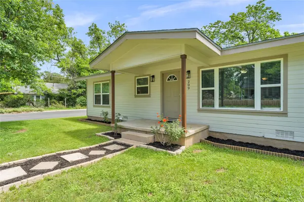 209 E Live Oak ST, Burnet, TX 78611