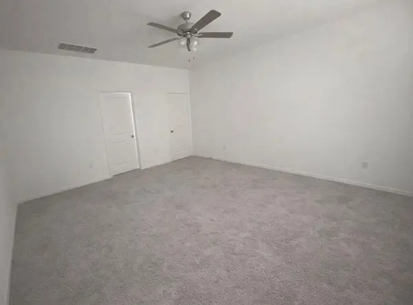 208 Eagle Lake DR, Hutto, TX 78634