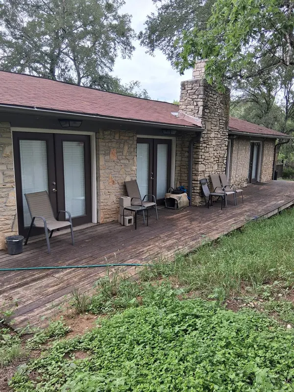 2 Acacia DR, Wimberley, TX 78676