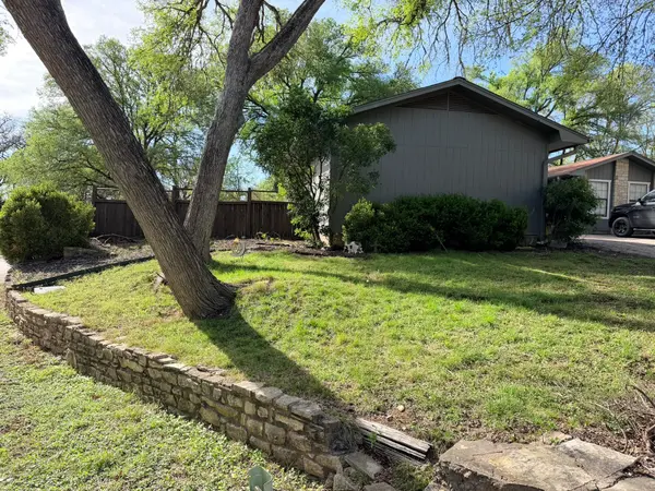 2 Acacia DR, Wimberley, TX 78676