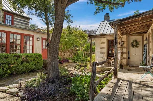 104 Austin ST #B, Fredericksburg, TX 78624