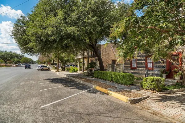 104 Austin ST #B, Fredericksburg, TX 78624