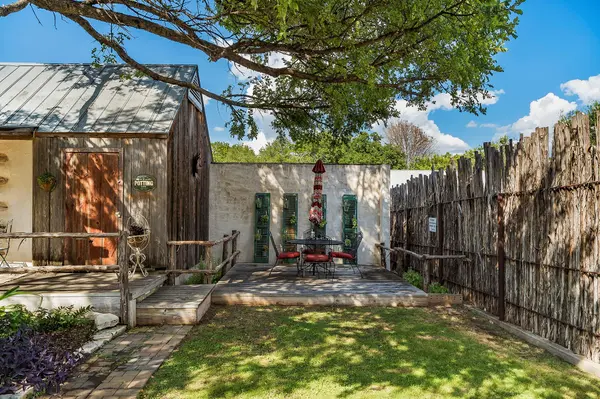 104 Austin ST #B, Fredericksburg, TX 78624