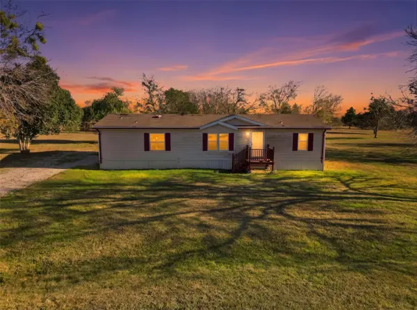 1123 Dunn ST, Yoakum, TX 77995
