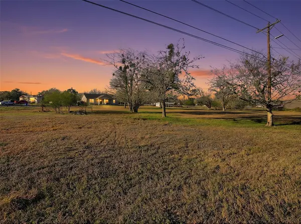1123 Dunn ST, Yoakum, TX 77995