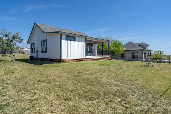 302 N Austin ST, Coupland, TX 78615