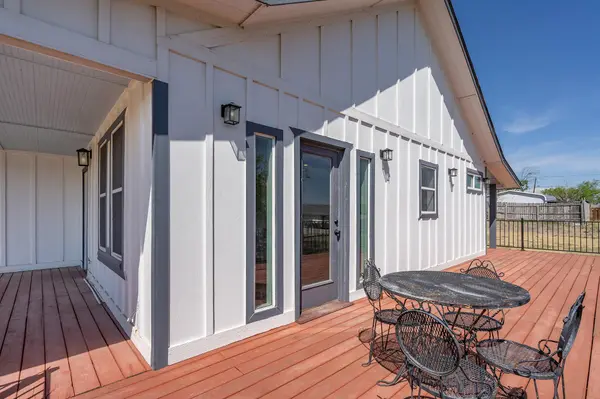 302 N Austin ST, Coupland, TX 78615