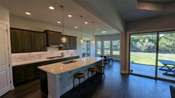467 Jacksdaw DR, Austin, TX 78737