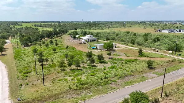 2690 County Road 466, Elgin, TX 78621