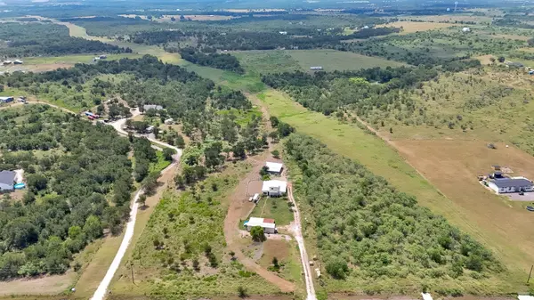 2690 County Road 466, Elgin, TX 78621