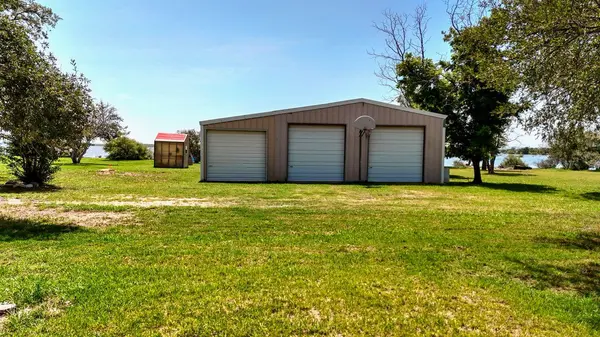 110 W Lakecrest DR, Bluffton, TX 78607