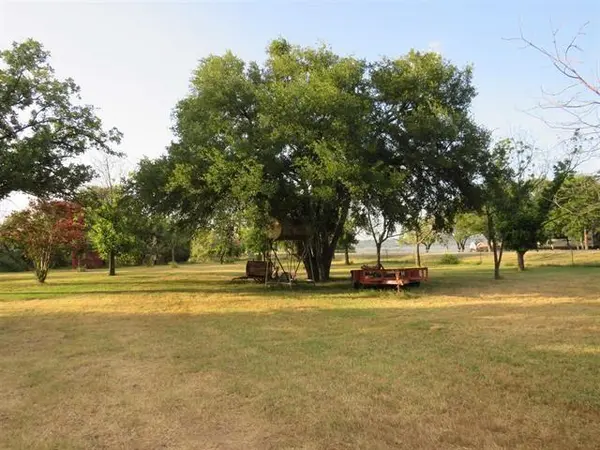 110 W Lakecrest DR, Bluffton, TX 78607