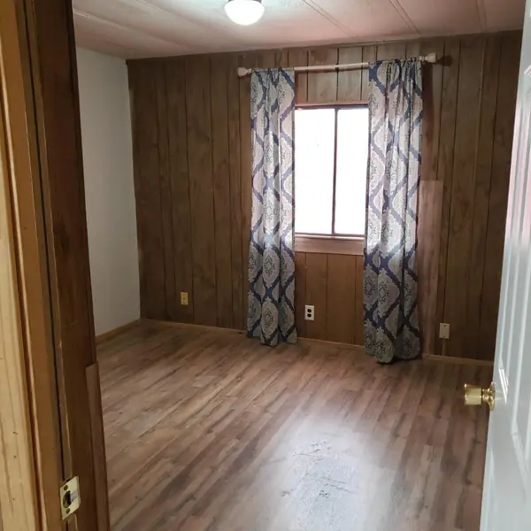 301 S Johnson Ave, Thorndale, TX 76577