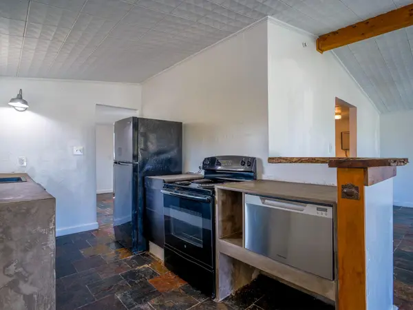 103 Chisum ST, Burnet, TX 78611