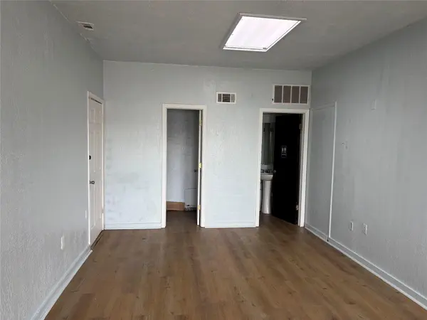 905 N IH 35 HWY #104, Round Rock, TX 78664