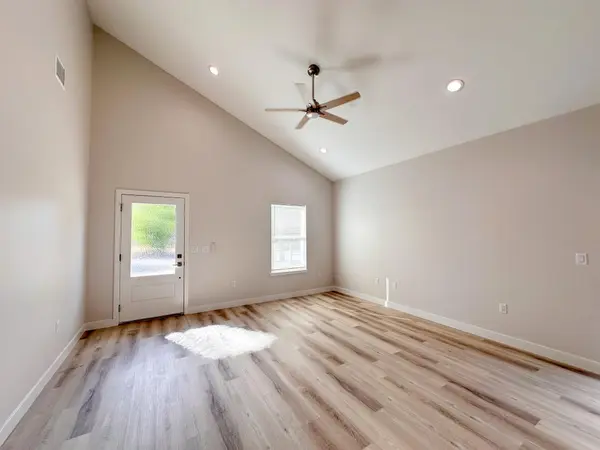 817 5th ST, Lockhart, TX 78644
