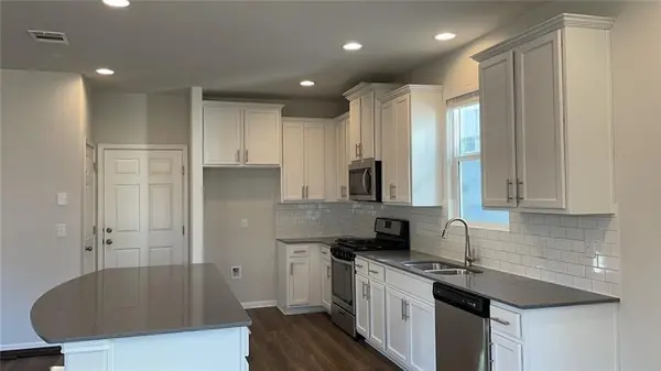 233 Hauser DR, Leander, TX 78641