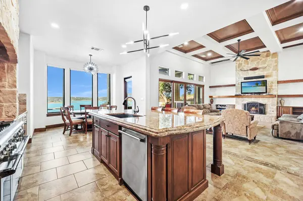 1400 Watercliffe DR, Lago Vista, TX 78645