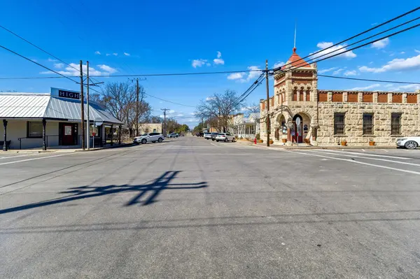 606 High ST, Comfort, TX 77318