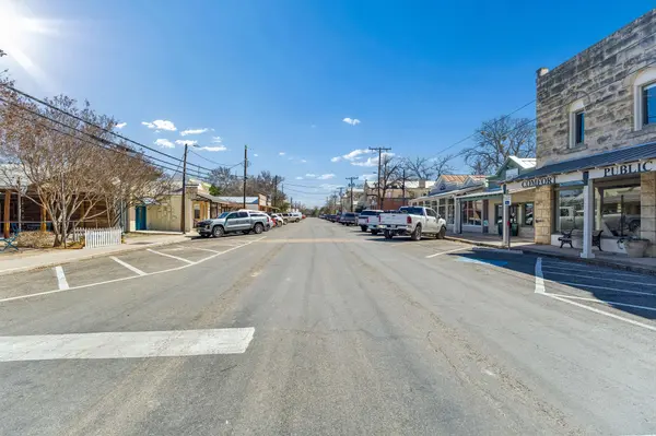 606 High ST, Comfort, TX 77318