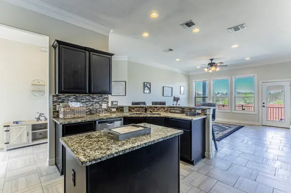 300 Magan LN, Jarrell, TX 76537