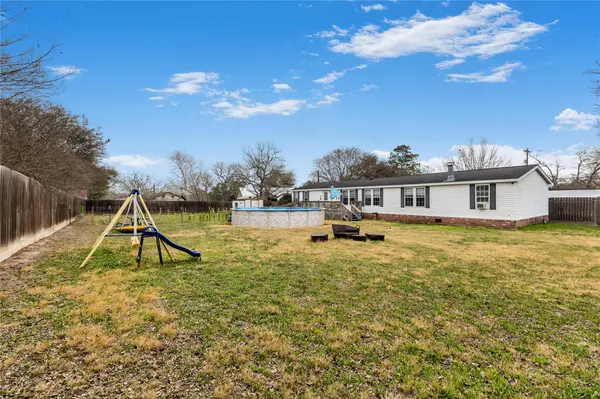 1005 Baumgarten ST, Schulenburg, TX 78956