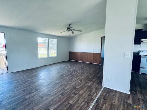 1212 Babylon LN, Schulenburg, TX 78956