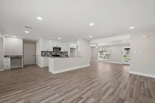 1313 Redbud TRL, Lockhart, TX 78644