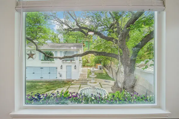 1205 Alta Vista Ave #B, Austin, TX 78704