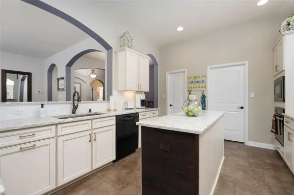 109 Lombardia DR, Lakeway, TX 78734
