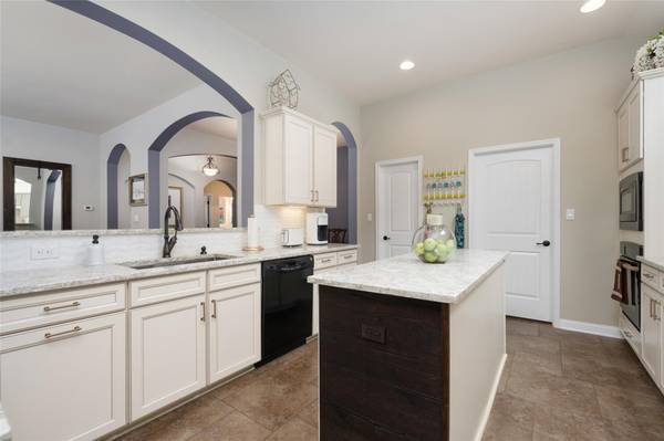 109 Lombardia DR, Lakeway, TX 78734