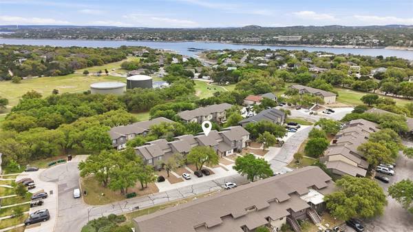 512 Palmer DR, Point Venture, TX 78645