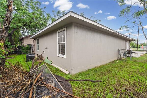 904 Montopolis DR, Austin, TX 78741