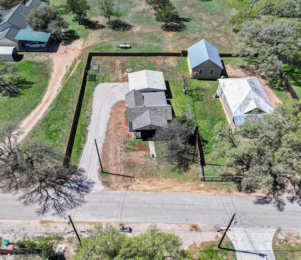 103 N Avenue Q Ave, Johnson City, TX 78636