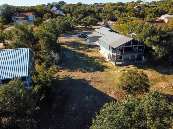 864 Lakebreeze DR, Canyon Lake, TX 78133