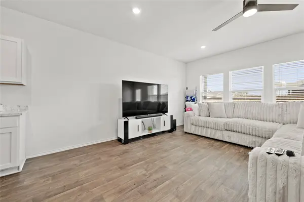 790 Arnold LOOP, Kyle, TX 78640