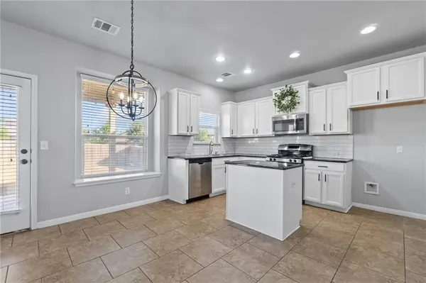 170 Kingfisher LN, Kyle, TX 78640