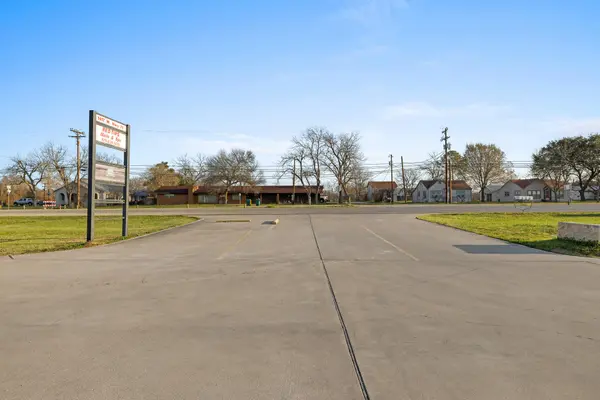 1417 W State Highway 71 #E, La Grange, TX 78945