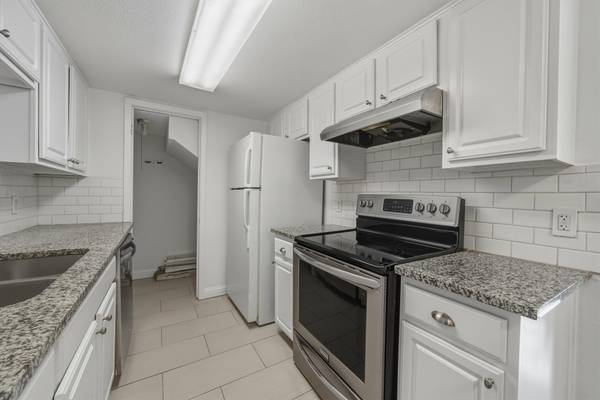 2124 Burton DR #125, Austin, TX 78741