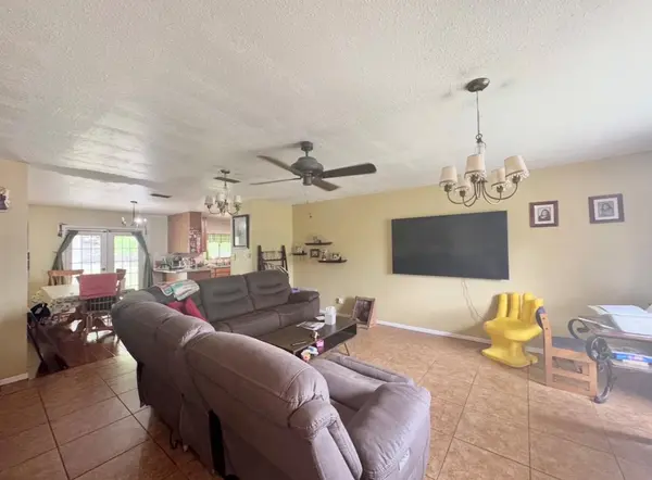 206 Loesch DR, Elgin, TX 78621