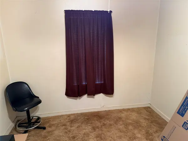 823 N Ellis ST, Giddings, TX 78942