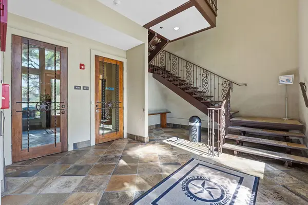 5900 Southwest PKWY #401, Austin, TX 78735
