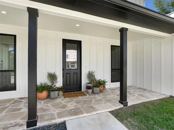 2411 Cherry LN, Kingsland, TX 78639