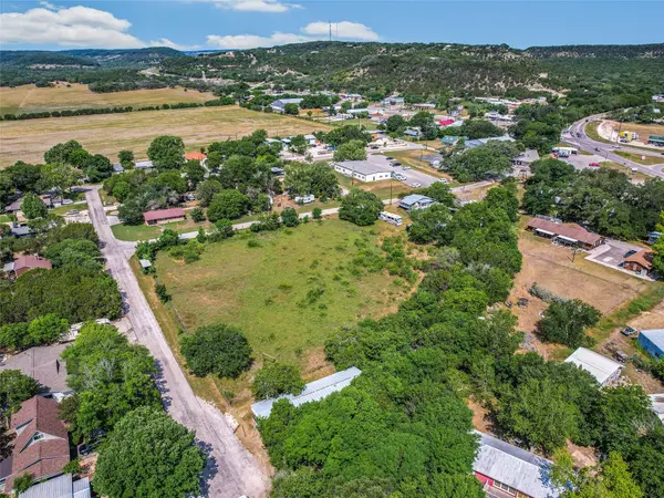 201 Oak DR, Canyon Lake, TX 78132